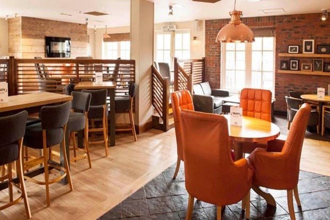 Premier Inn Leicester Fosse Park Екстериор снимка